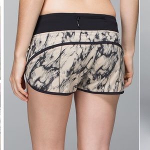 Lululemom Run: Speed Short *4-way stretch